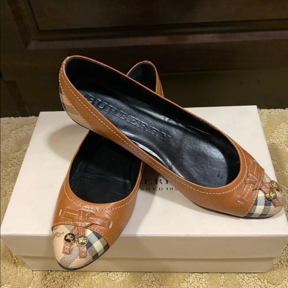 Burberry flats